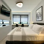 Luxury Downtown A5 Apartment *